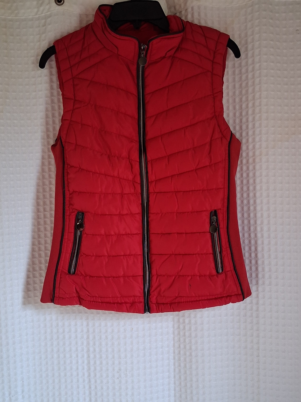YMI Red Quilted Zip-Up Sleeveless Vest Faux Fur Lined Stretched Sides Size M